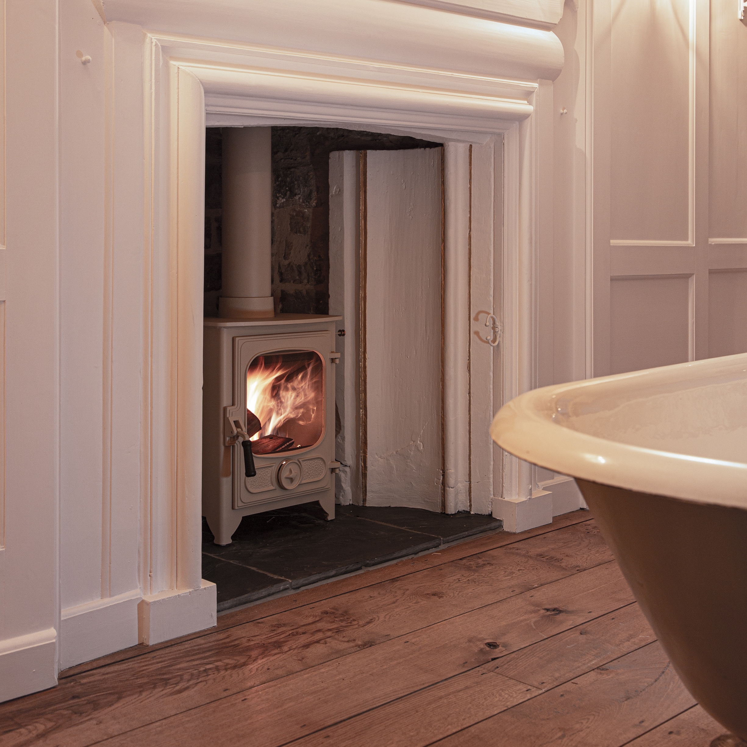 Charnwood Country 4 Almond Bathroom 2
