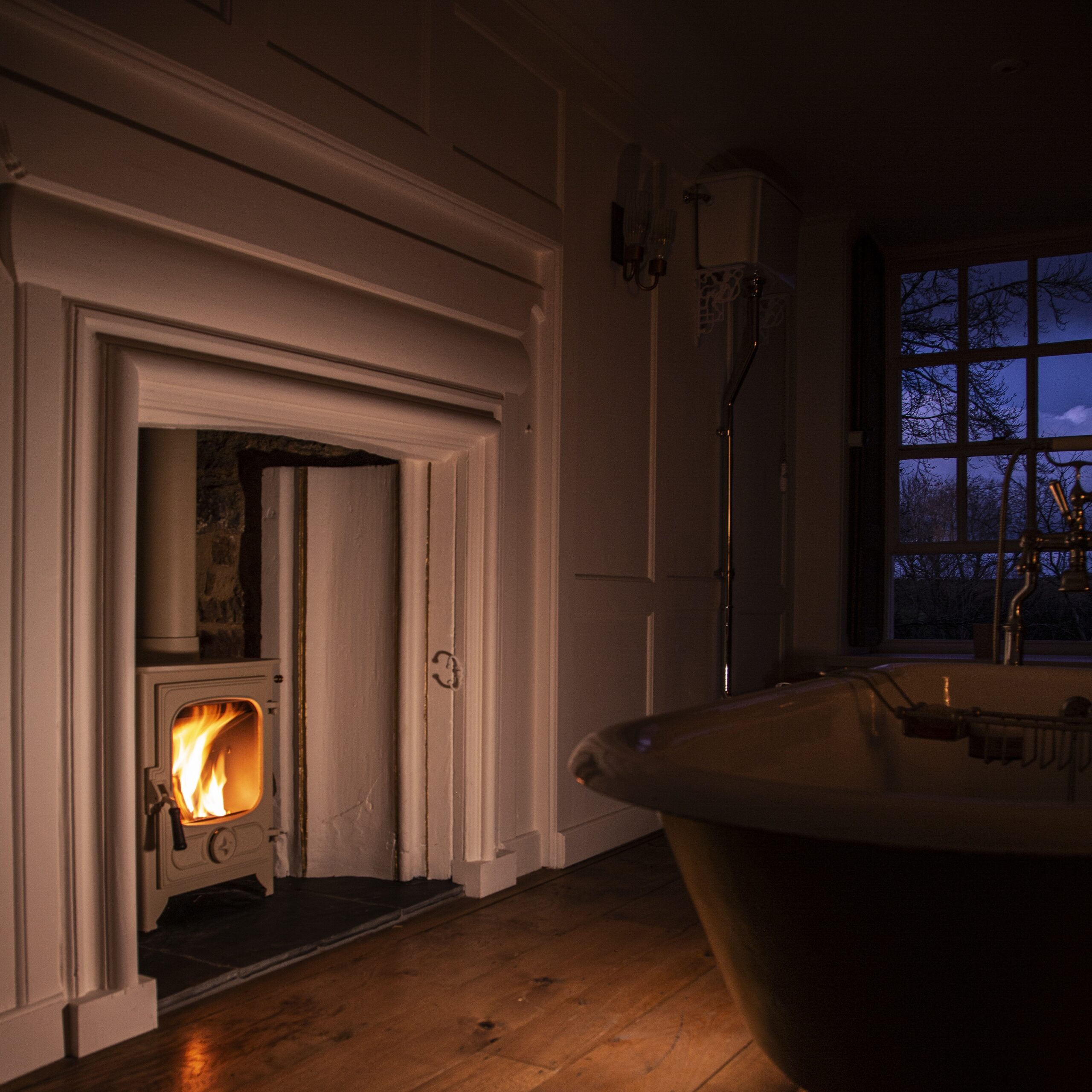 Charnwood Country 4 Almond Bathroom