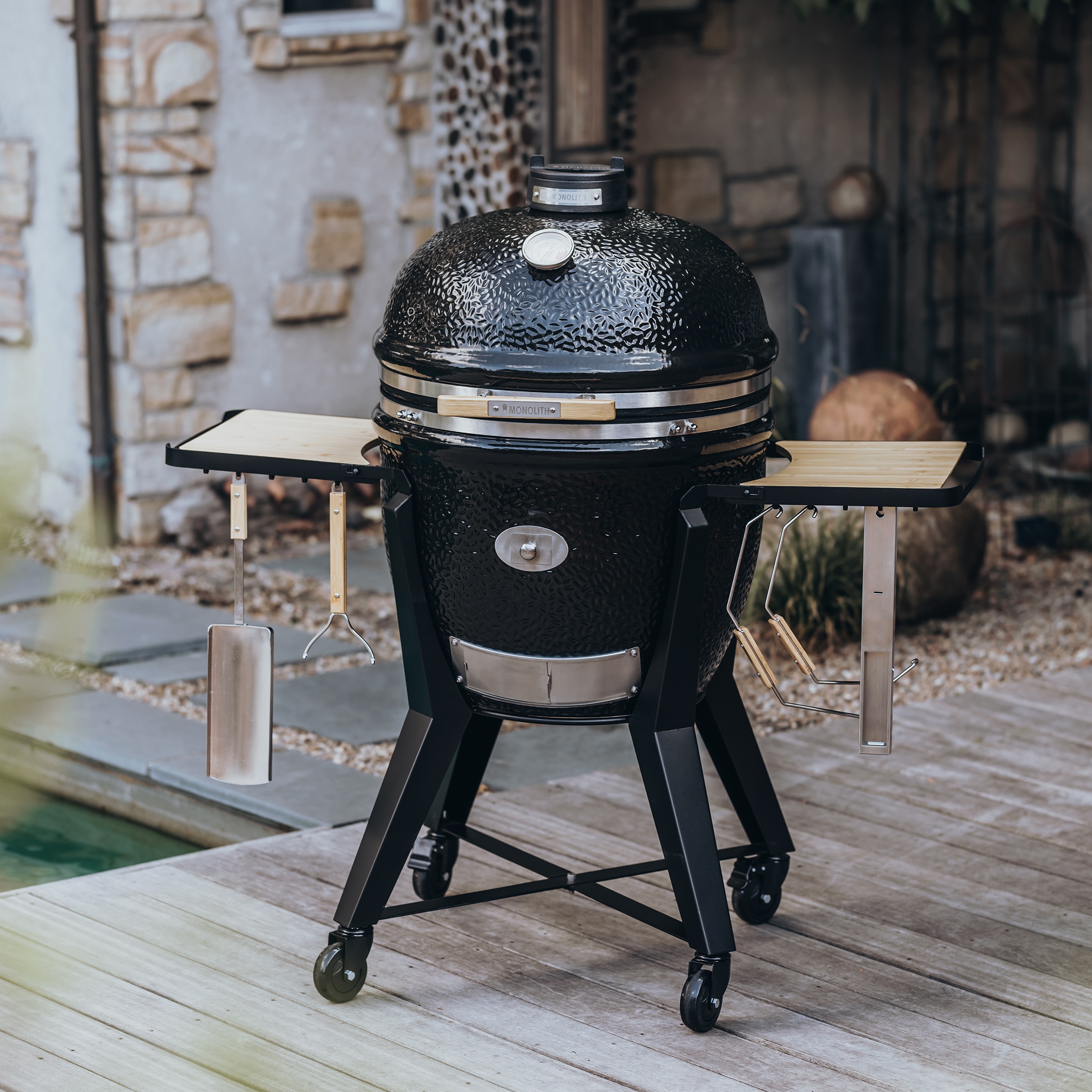 Monolith TWO 66 side view with closed lid - hotboxstoves.co.uk